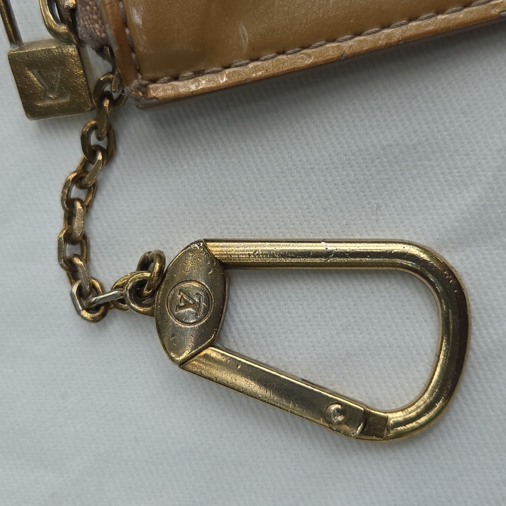 Louis Vuitton Vernis Key Ring Pouch Gold - Picture 4 of 17